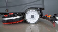 洗地機吸水扒無法下降？怎么調整